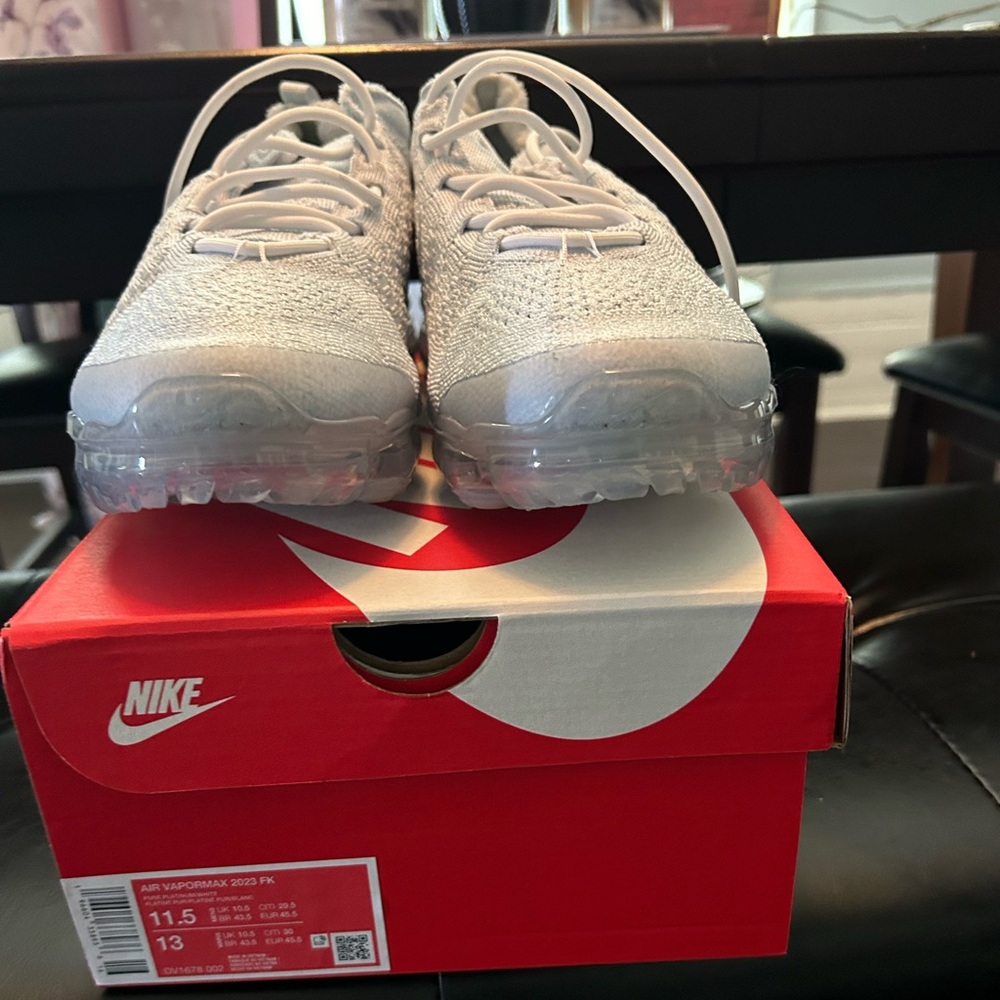 Vapor Max men’s 11.5 worn once excellent condition